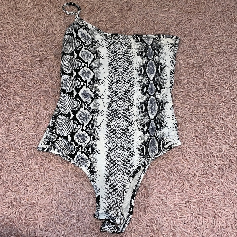 One shoulder Pretty Little Thing Snake Bodysuit